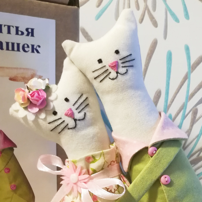 Набор для шитья интерьерных котов-обнимашек 
