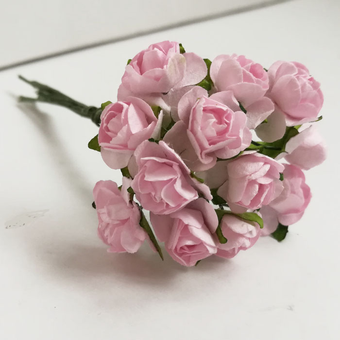 Букет бумажных роз розового цвета ,размер цветка 1 см  