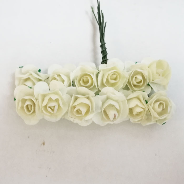 Букет бумажных роз молочного цвета ,размер цветка 1.5 см 