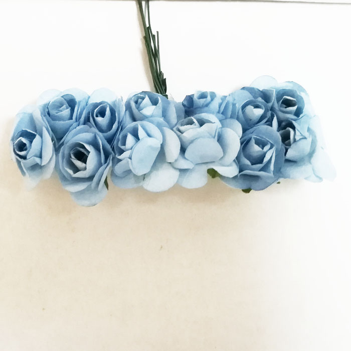 Букет бумажных роз светло-голубого цвета ,размер цветка 1.5 см   