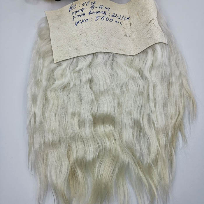 Шкурка ангорской козы белая,18х10 см,вес 45 гр,волос 22-23 см - 1