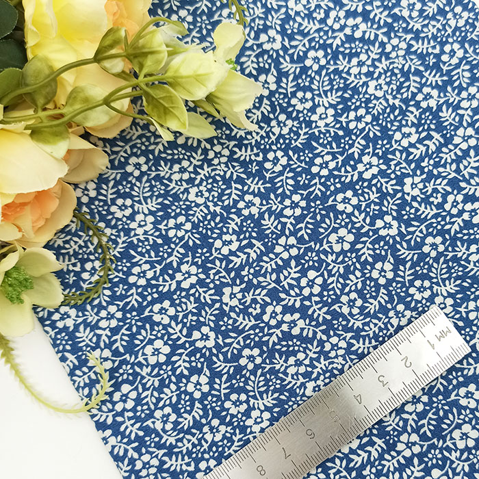 Ткань белые цветочки на синем фоне с очень мелким принтом, хлопок , Европа (2)