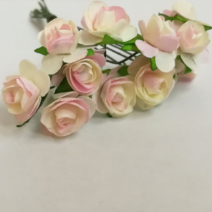 Букет бумажных роз меланж ,размер цветка 1 см  