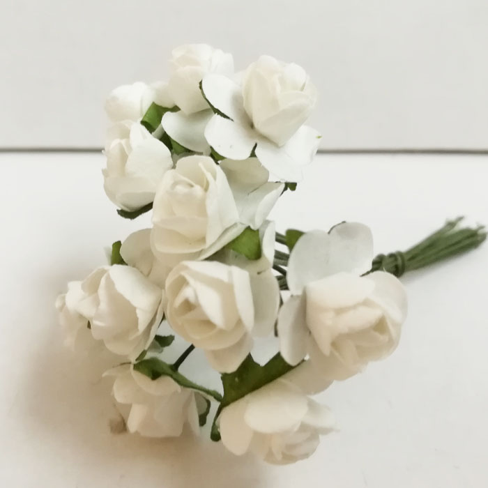 Букет бумажных роз белого цвета ,размер цветка 1 см 