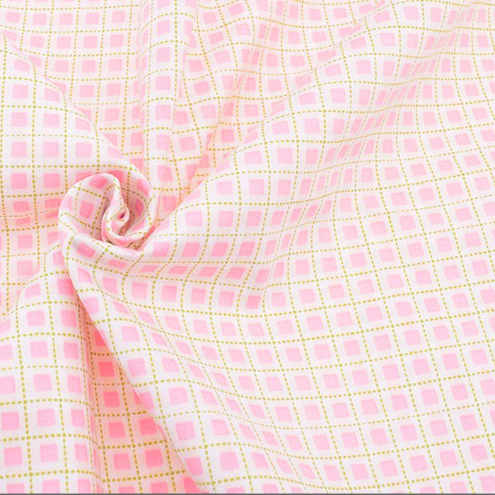 Ткань "Мелкие розовые квадратики на светлом фоне"      