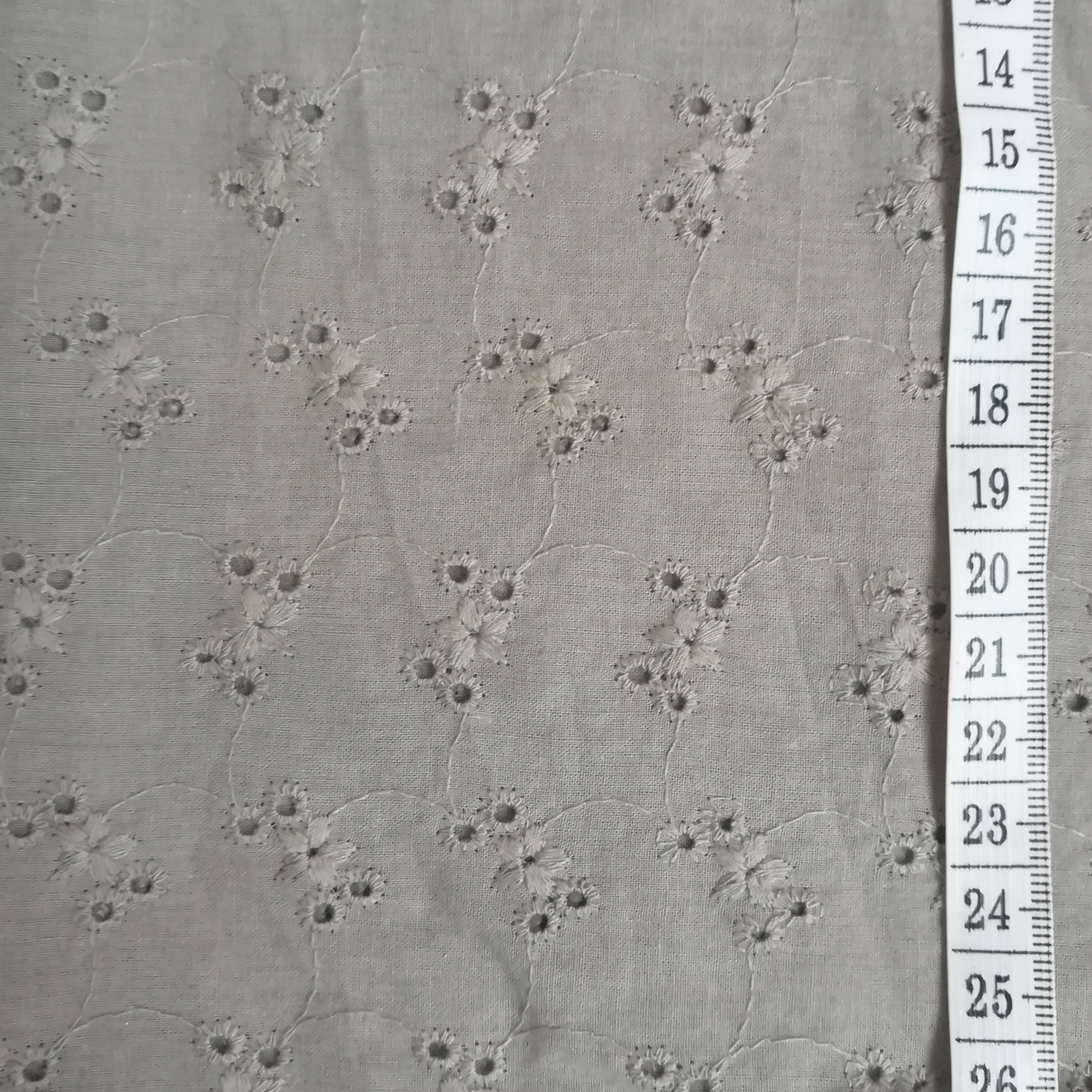 Ткань х/б  с мелкой вышивкой цвет 