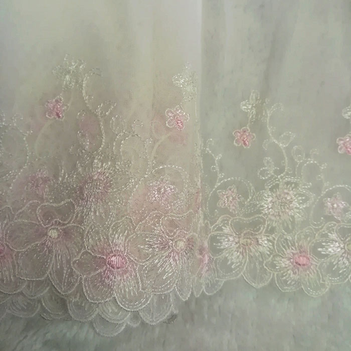 Кружево широкое на сетке белое с нежно-розовыми цветами, ширина 19см, цена за 50 см (2) - 1