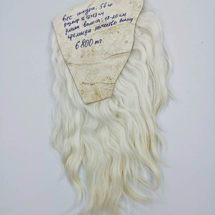 Шкурка ангорской козы белая,12х12 см,вес 56 гр,волос 18-20 см  ,премиум качество волоса - 1